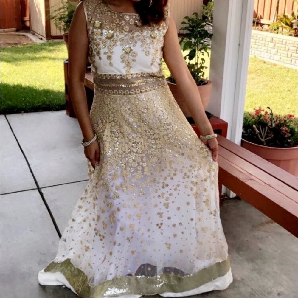 White and gold Indian desi gown. Includes white chunni. Worn 2-3 times.